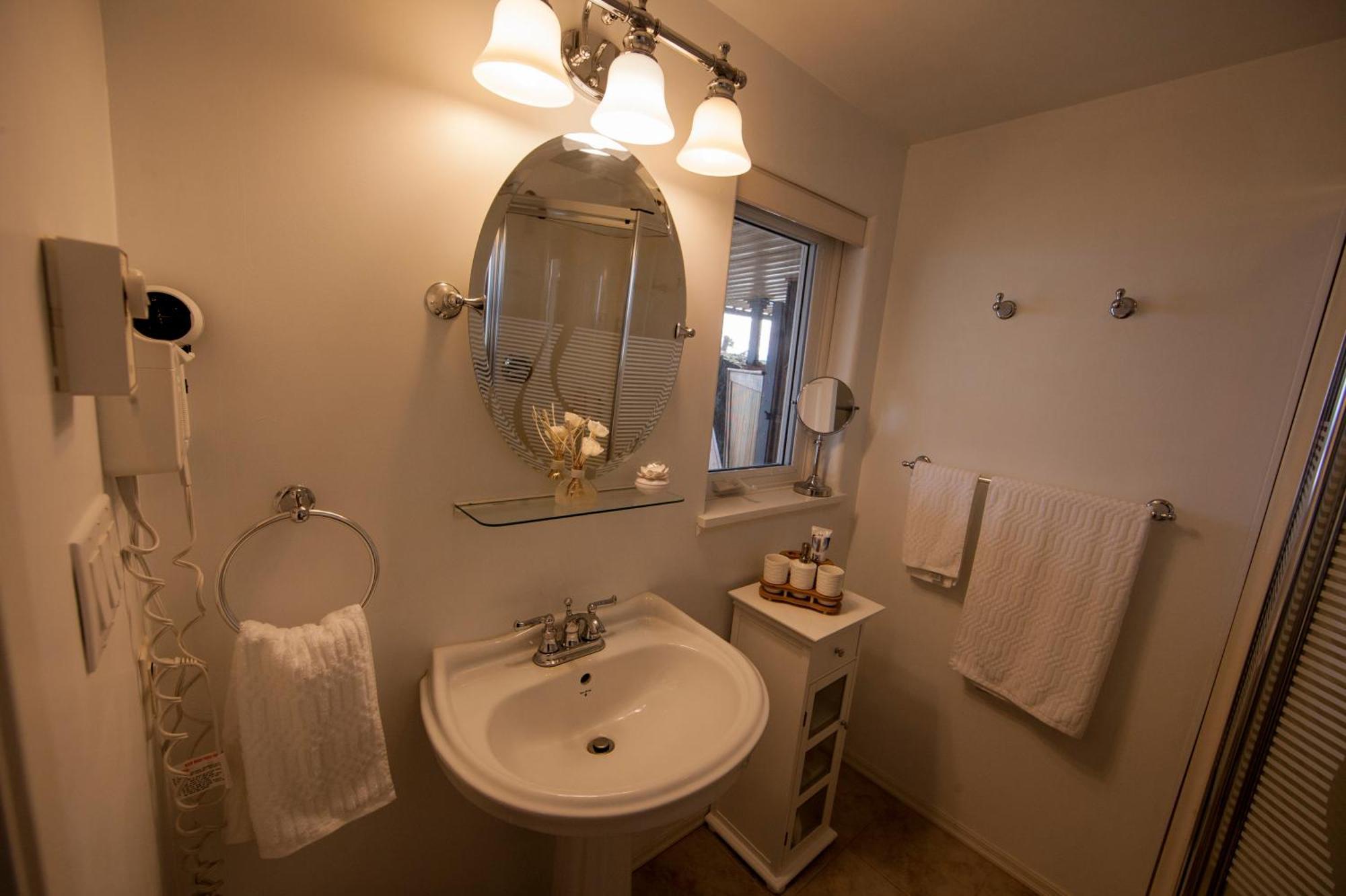 Shangri-La Oceanfront Vacation Home Bedwell Harbour Dış mekan fotoğraf