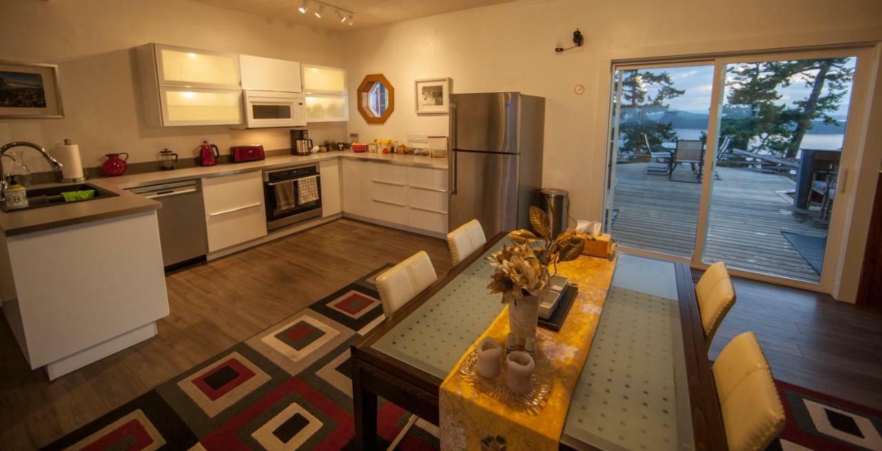 Shangri-La Oceanfront Vacation Home Bedwell Harbour Dış mekan fotoğraf