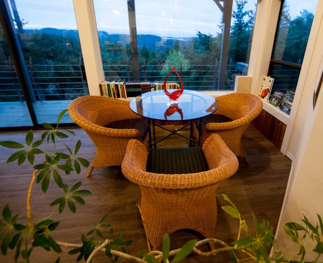 Shangri-La Oceanfront Vacation Home Bedwell Harbour Dış mekan fotoğraf